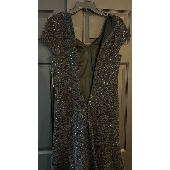 Alex Evenings Women's Knee Length V Neck Cocktail Dress - 4 - Picture 5 of 10